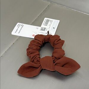 Lululemon Uplifting Scrunchie Bow – Ancient Copper brown 🧡‎ NWT